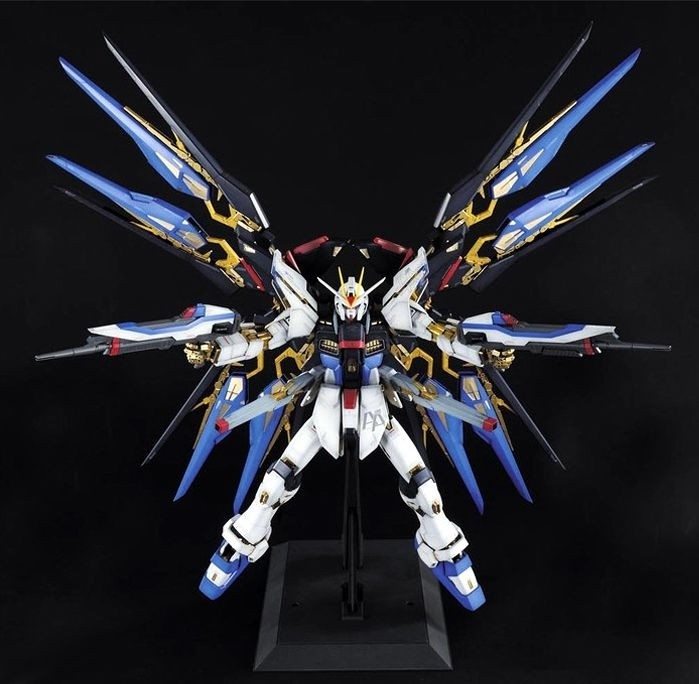 ZGMF-X20A Strike Freedom Gundam, "Gundam SEED Destiny" Bandai PG (Gundam Model Kit)